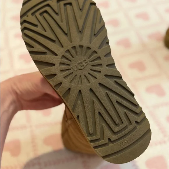 UGG Women's Classic II Chestnut Suede Shearling Mid-Calf Boots - Picture 5 of 7